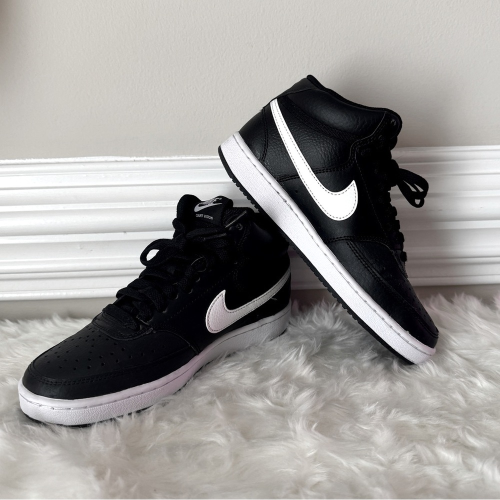 New: Women’s 5.5 Nike Court Vision Mid [no box]